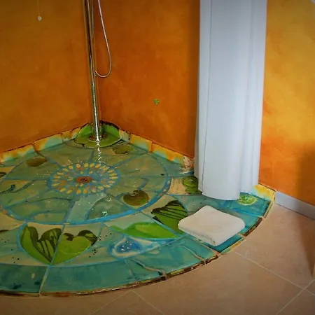 לינה וארוחת בוקר Fiadora Artist House