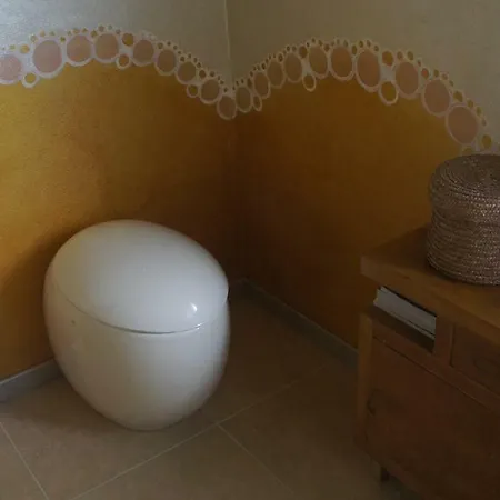 לינה וארוחת בוקר Fiadora Artist House *