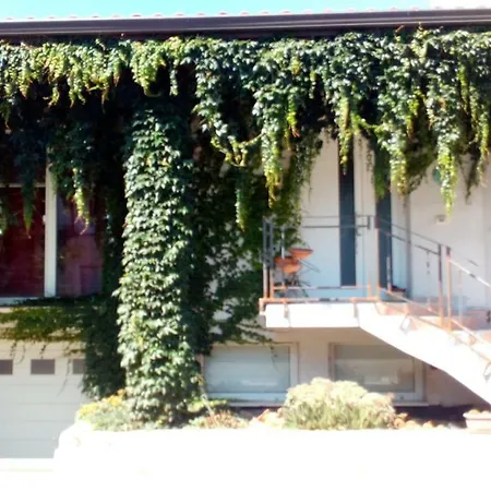 Fiadora Artist House לינה וארוחת בוקר Decimoputzu