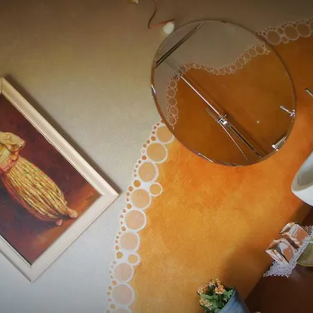 לינה וארוחת בוקר Fiadora Artist House